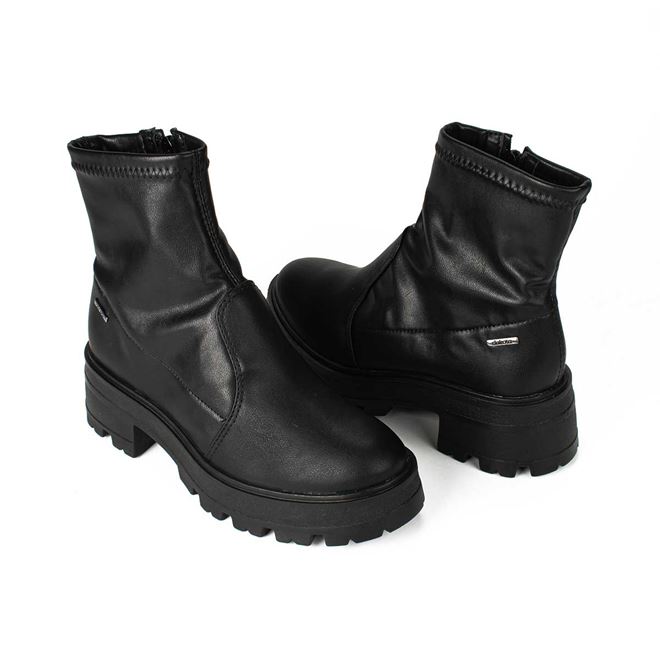 Bota preta tratorada cano hot sale curto